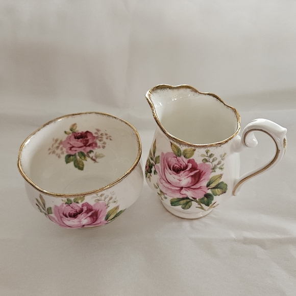 "American Beauty" cream and sugar by Royal Albert. - Picture 3 of 13